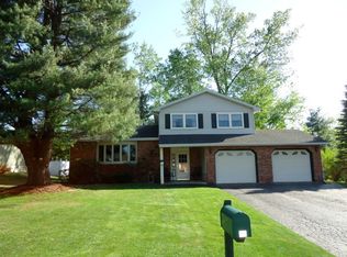 13 Tokay Ln, Niskayuna, NY 12309
