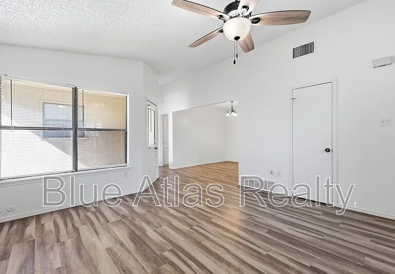 2747 Countryside Ln — Photo 4