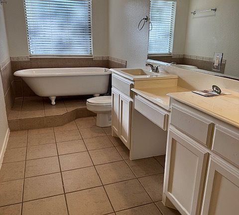 5th image of 1926 Twin Oaks Cir