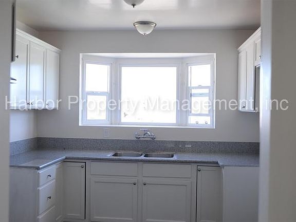 5th image of 1023 W 17th St