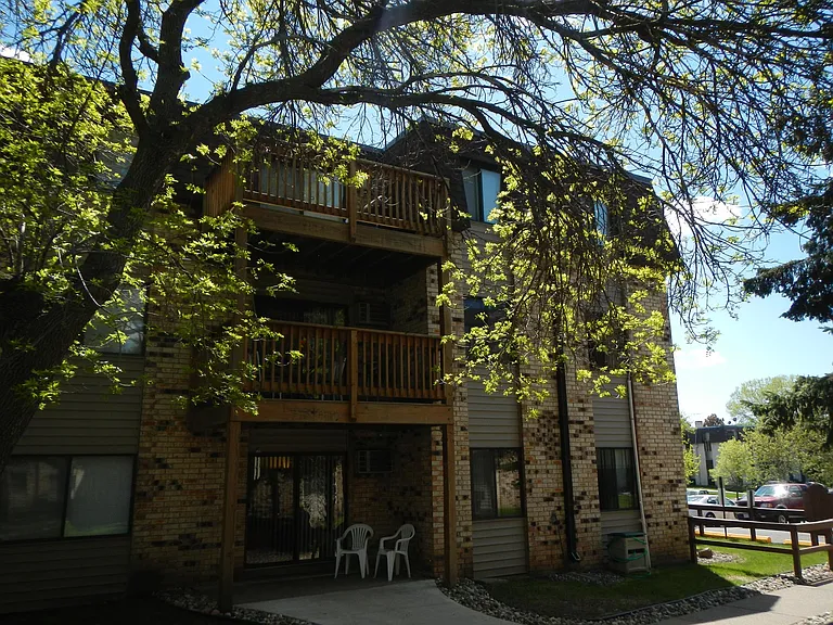 Hazelwood Apartments — Photo 22