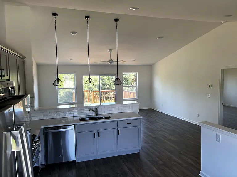 150 Mayfield Dr — Photo 6