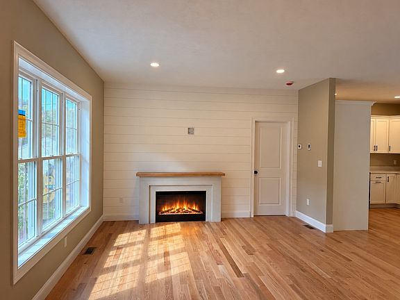 3rd image of 23 Water St