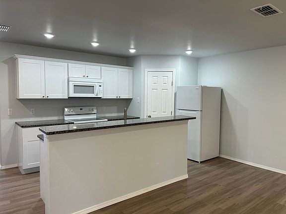 4th image of 5522 Jarvis St #B