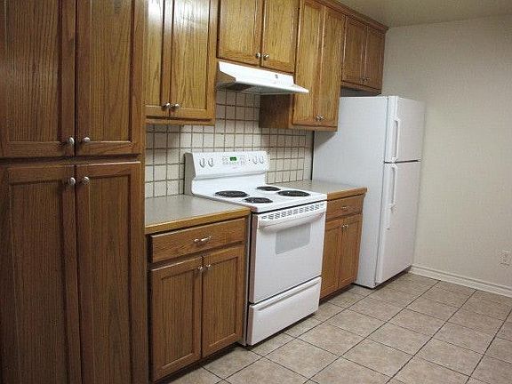 4th image of 305 Mockingbird Ln APT A