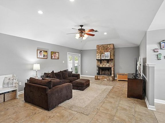 3rd image of 3247 Grandlake Blvd