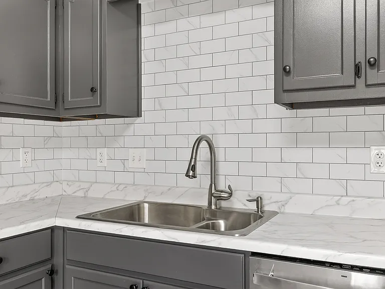 601 E Grundy St #B — Photo 14