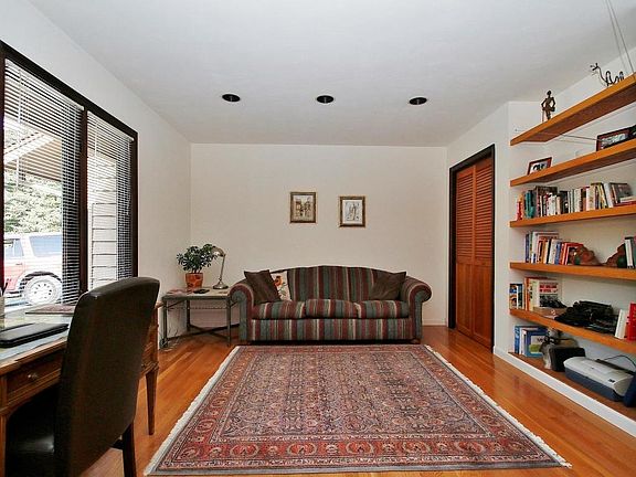 5th image of 5905 Bridlewood Dr