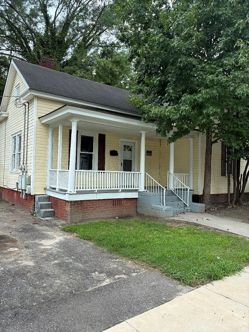 401 Kenan St W — Photo 1