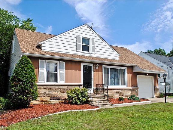 3rd image of 26241 Parklane Dr