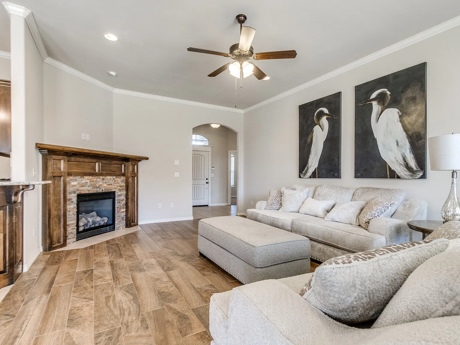 3 bed, 1449 sqft, $2,100 — Photo 3