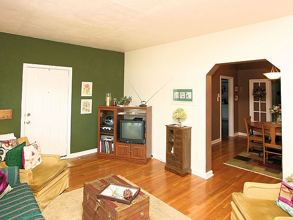 3rd image of 5653 Milentz Ave