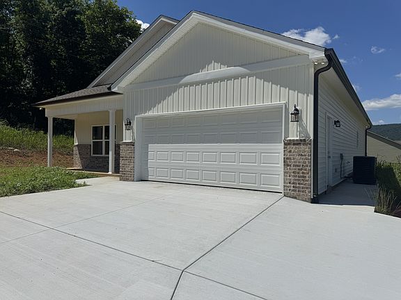 3rd image of 13 Hamby Dr