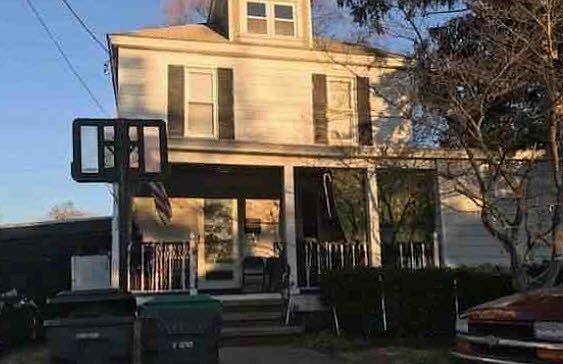 1st image of 465 Bruno St