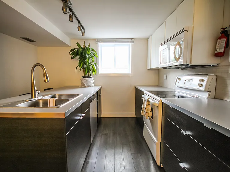 1148 Woodroffe Ave #B — Photo 3