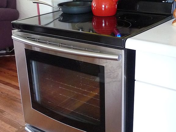 Kitchen, stove