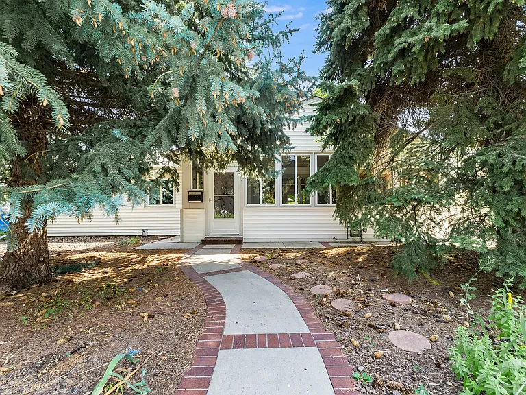 1225 Columbine Ct — Photo 1
