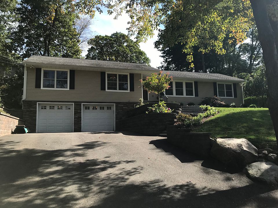 1st image of 70 Abbey Ct