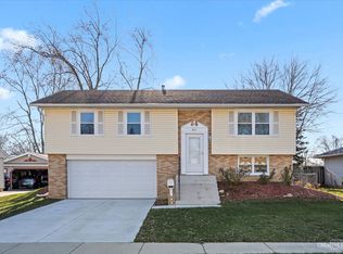 807 Larsen Ave, Streamwood, IL 60107