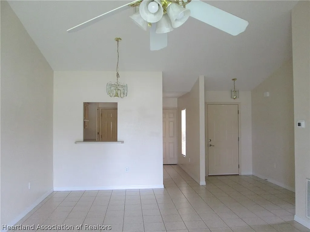 2 bed, 2.0 bath, 1027 sqft, $1,225 — Photo 3