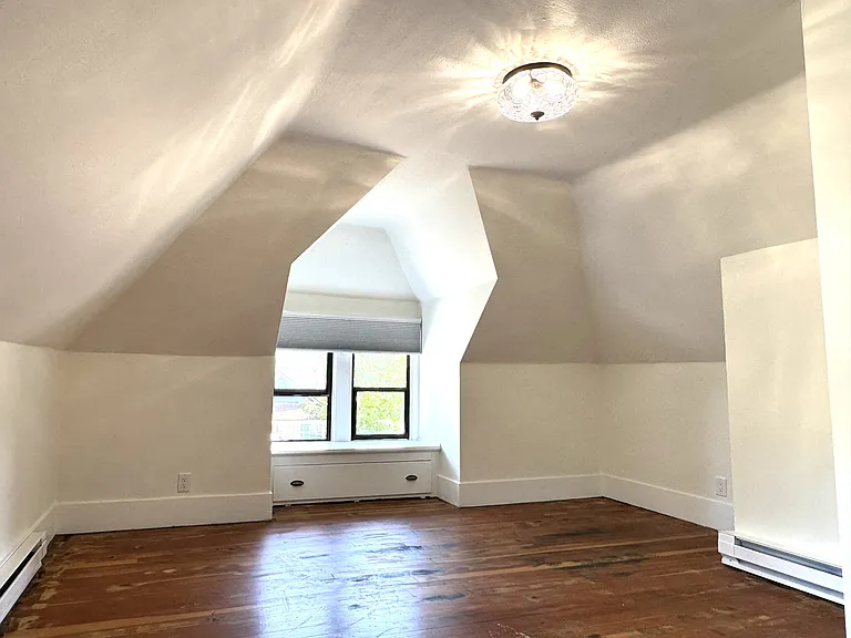1012 Dupont St — Photo 17