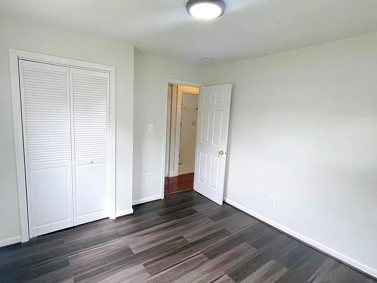 206 W Beech Rd — Photo 23