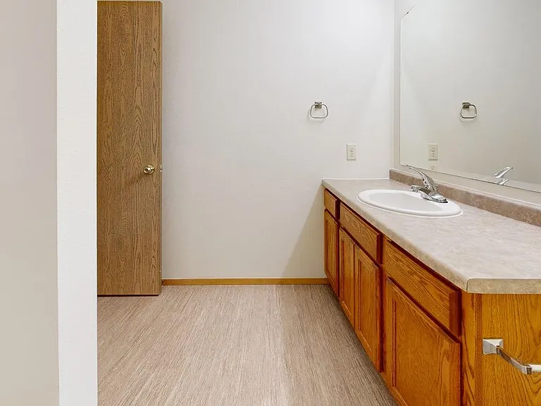 Dakota Point Apartments — Photo 15