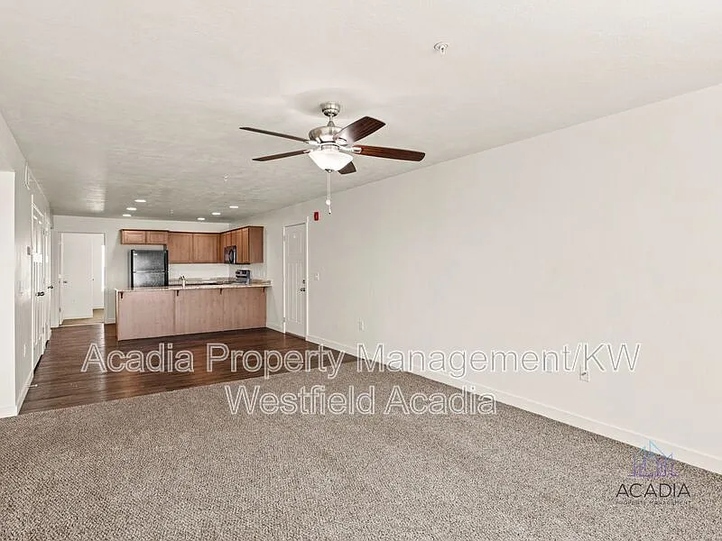 Building Photo - 678 E 500 S #303