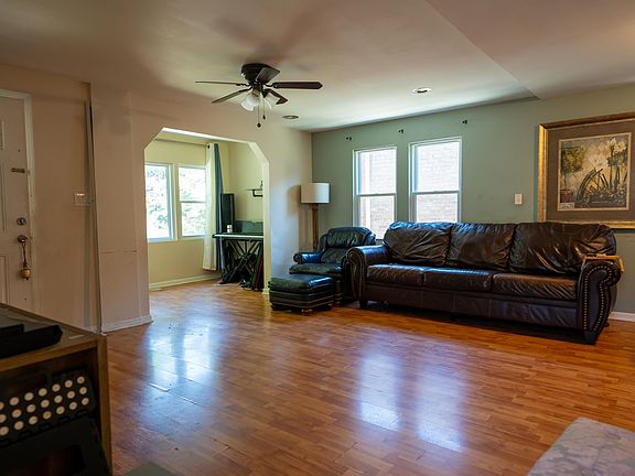 4th image of 2711 W 98th Pl