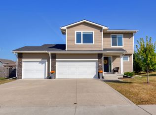 950 Cedar St, Waukee, IA 50263