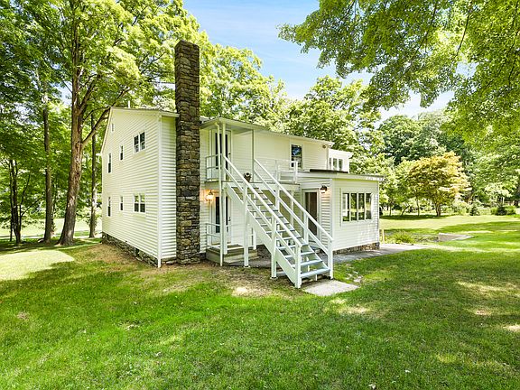 3rd image of 4 Quaker Rd #A