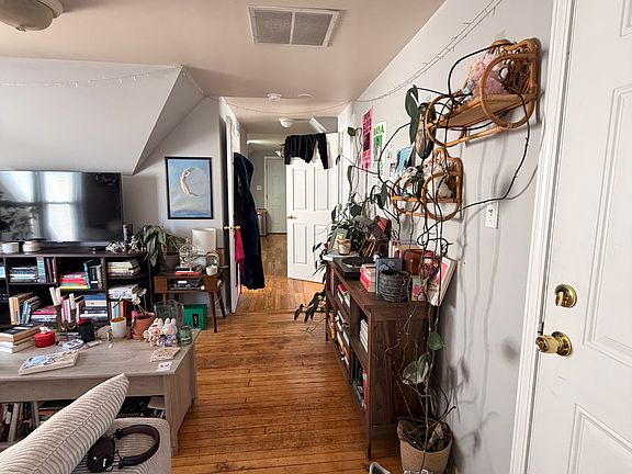 4th image of 1817 W Berwyn Ave #3