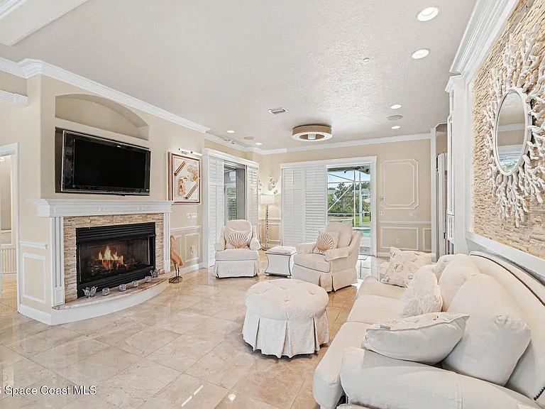 120 Lansing Island Dr — Photo 9