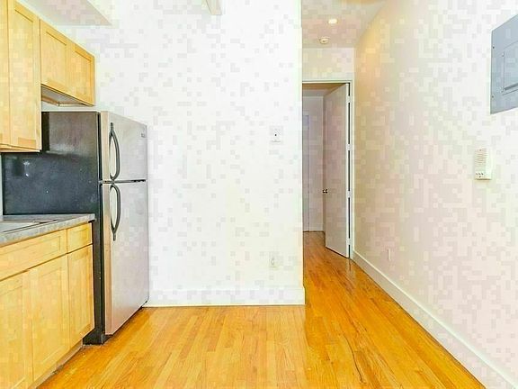 3rd image of 654 Park Pl #2LFF
