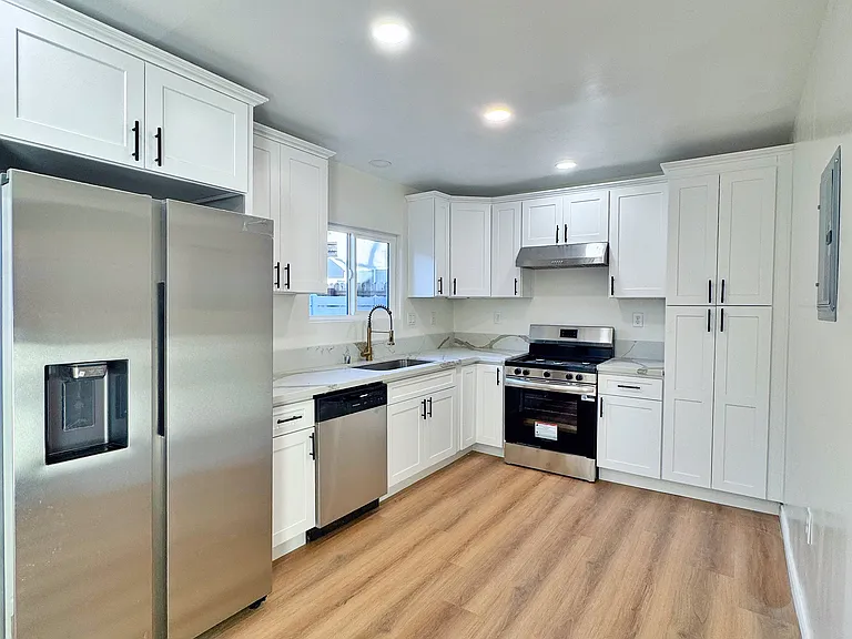 231 Vista Ave #1/2 — Photo 1