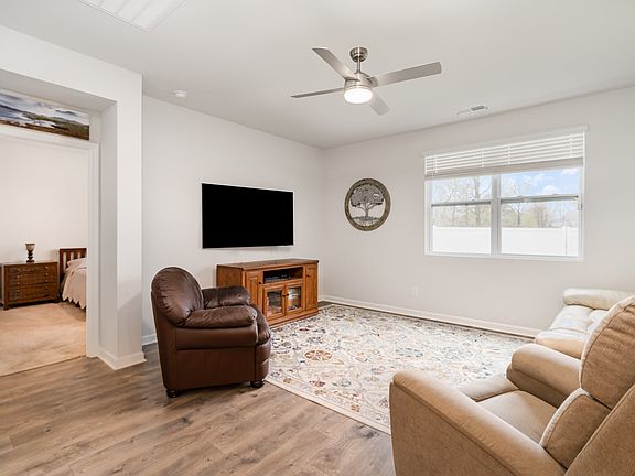 4th image of 5112 Owens Ln