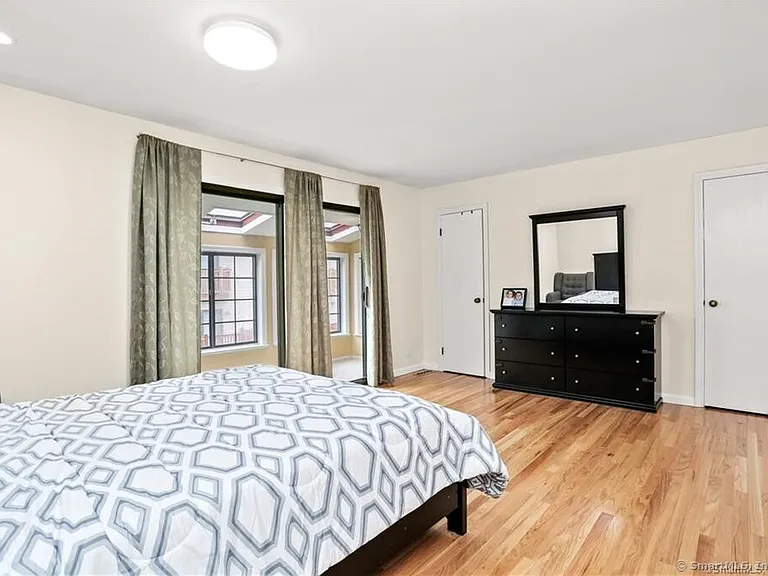 237 Strawberry Hill Ave #42 — Photo 18