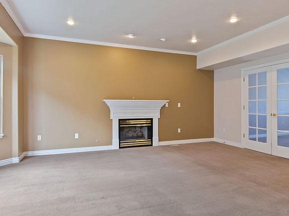 3rd image of 762 N Hillsdale Ln
