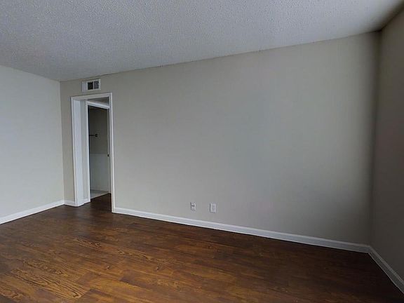 3rd image of 5515 Gaston Ave #B2