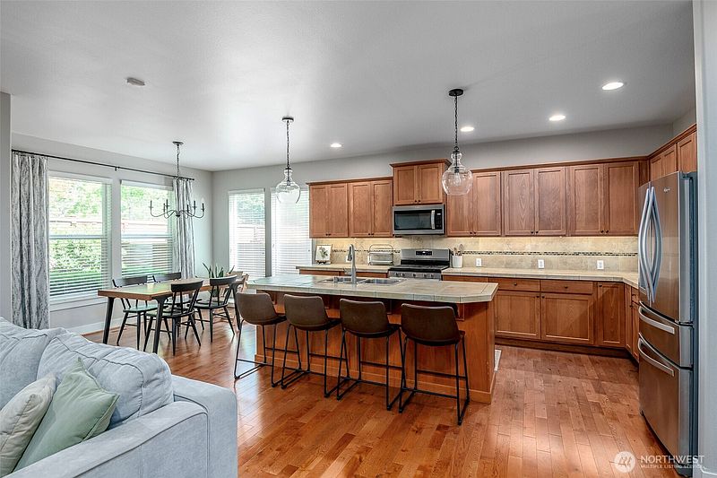 3rd image of 7728 Keystone Avenue NE