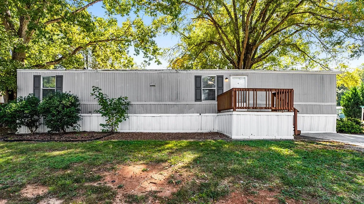 2 bed, 776 sqft, $1,350 — Photo 3