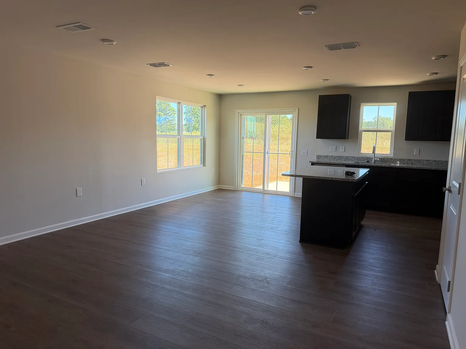 3 bed, 2.5 bath, 1442 sqft, $1,695 — Photo 3