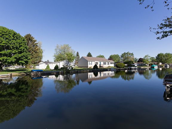 5th image of 4392 Lynden Road
