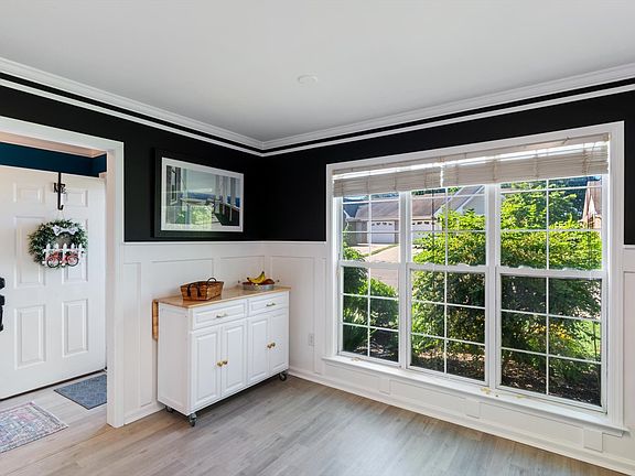 5th image of 725 Forest Glen Cir