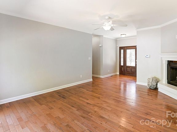 5th image of 220 Antelope Dr