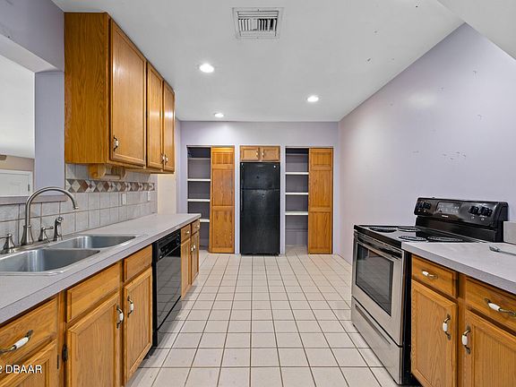 4th image of 1617 Montgomery Ave