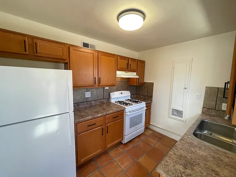 318 N Fremont Ave — Photo 5