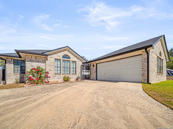 8811 Silent Wings, San Antonio, TX 78250