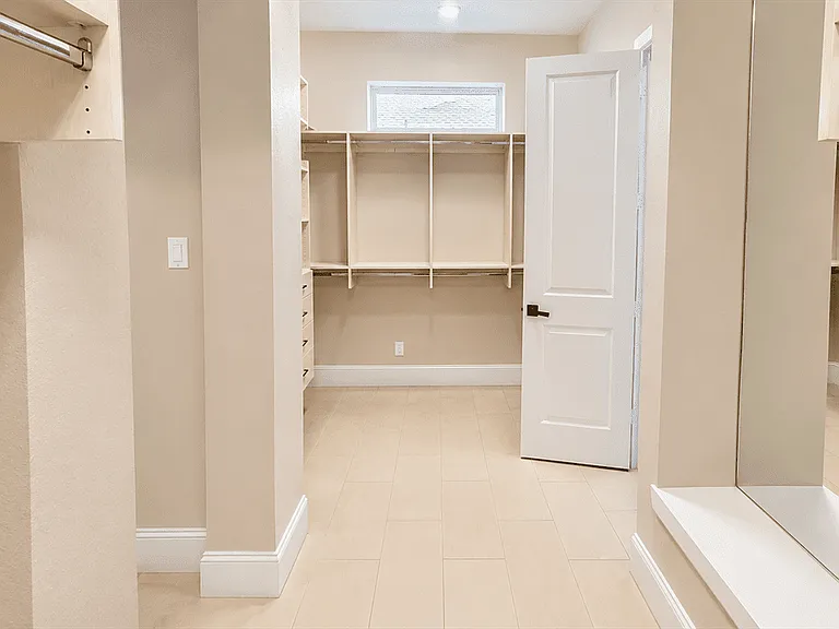 2418 Sandhill Crest Ln — Photo 12