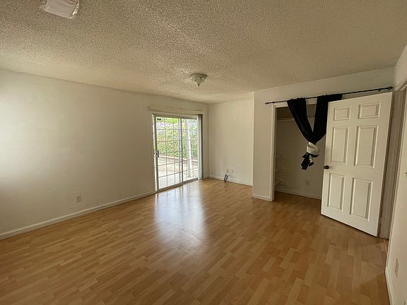 Extra Large Room (Facing Backyard)